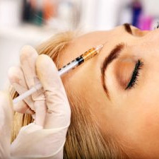 Platysmal bands treatment with Botulinum Toxin injections